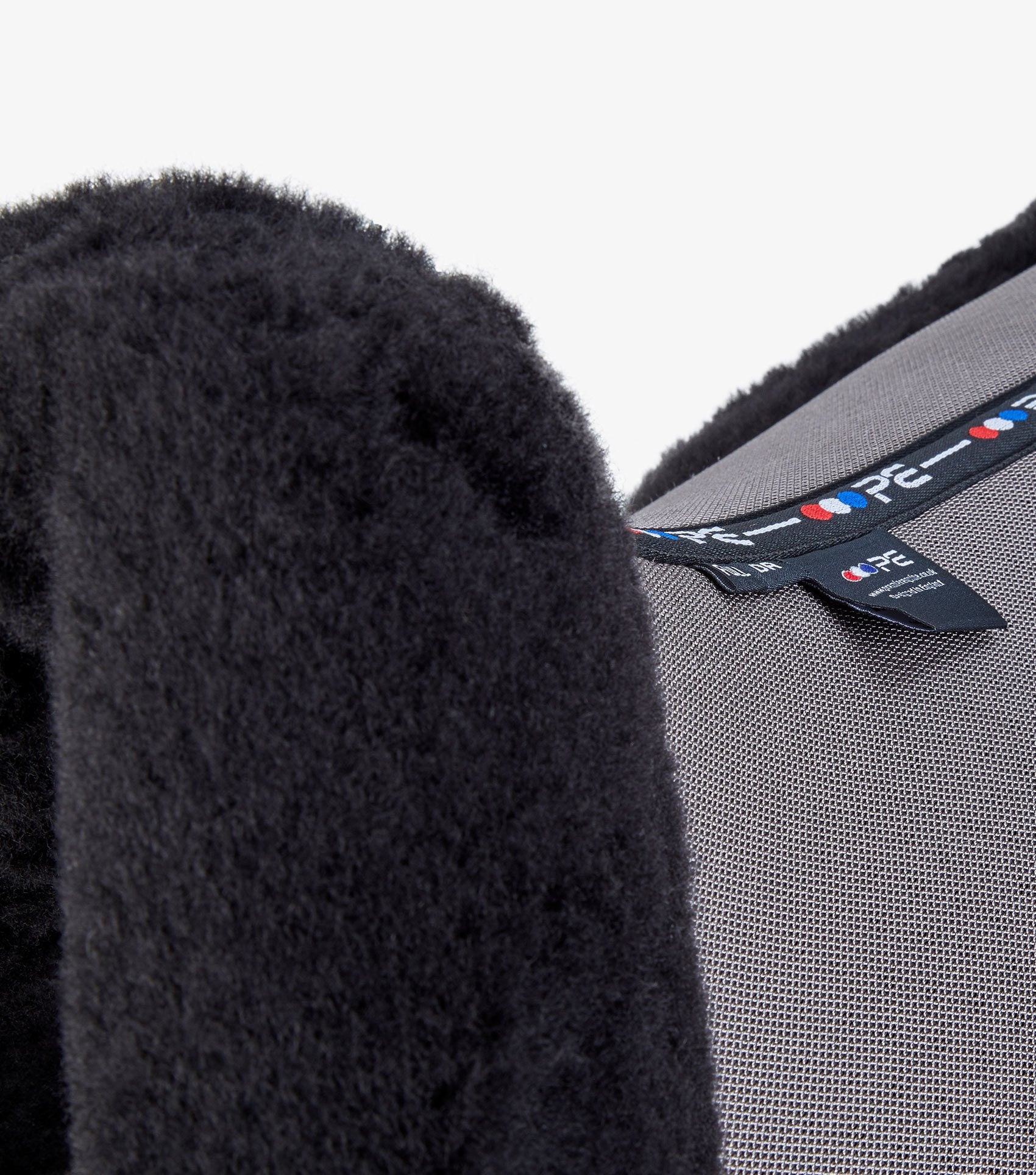 Description:Close Contact Airtechnology Shockproof Wool European Saddle Pad - GP/Jump Square_Colour:Grey/Black Wool_Position:2
