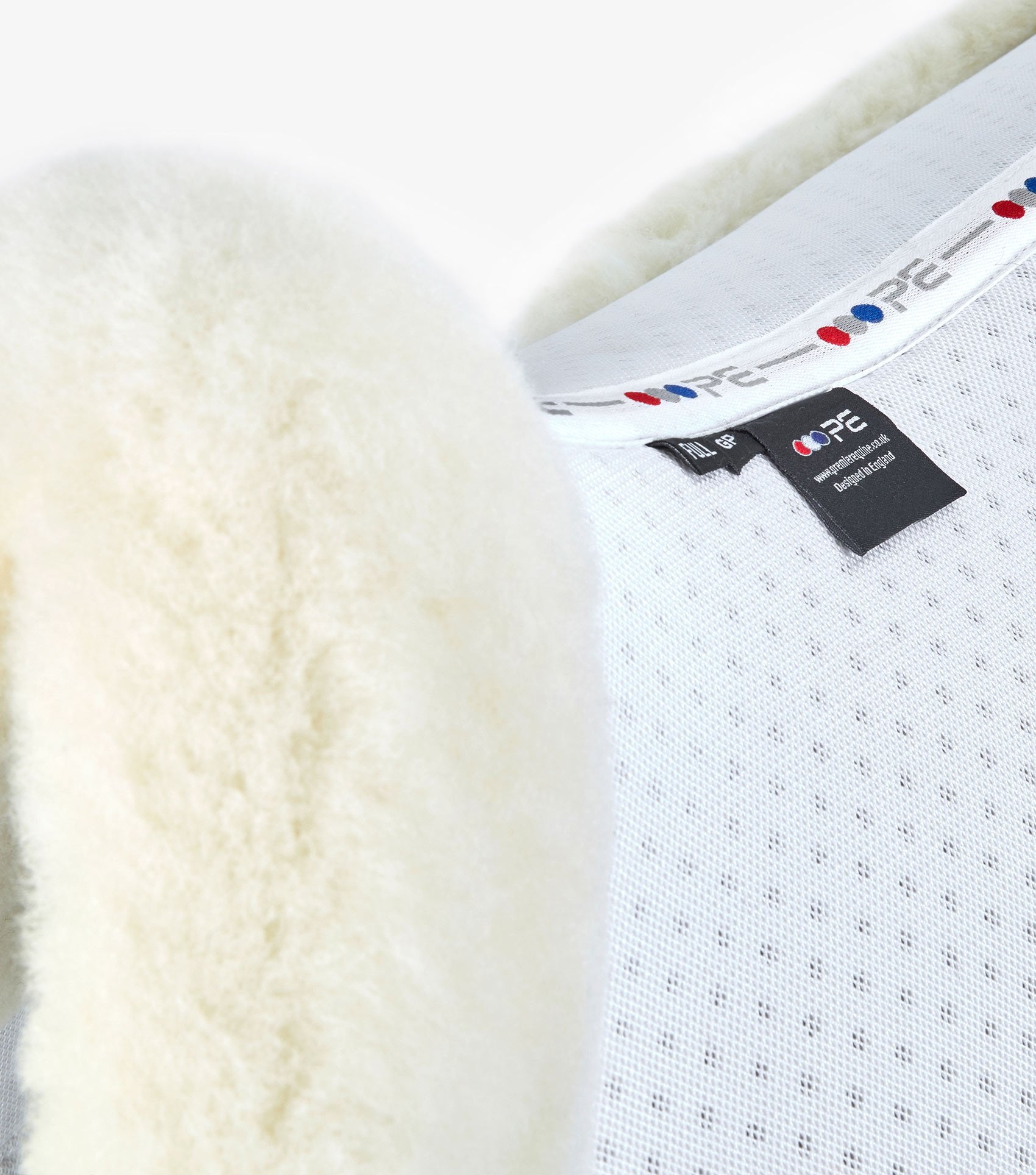 Description:Close Contact Airtechnology Shockproof Wool European Saddle Pad - GP/Jump Square_Colour:White/Natural Wool_Position:2