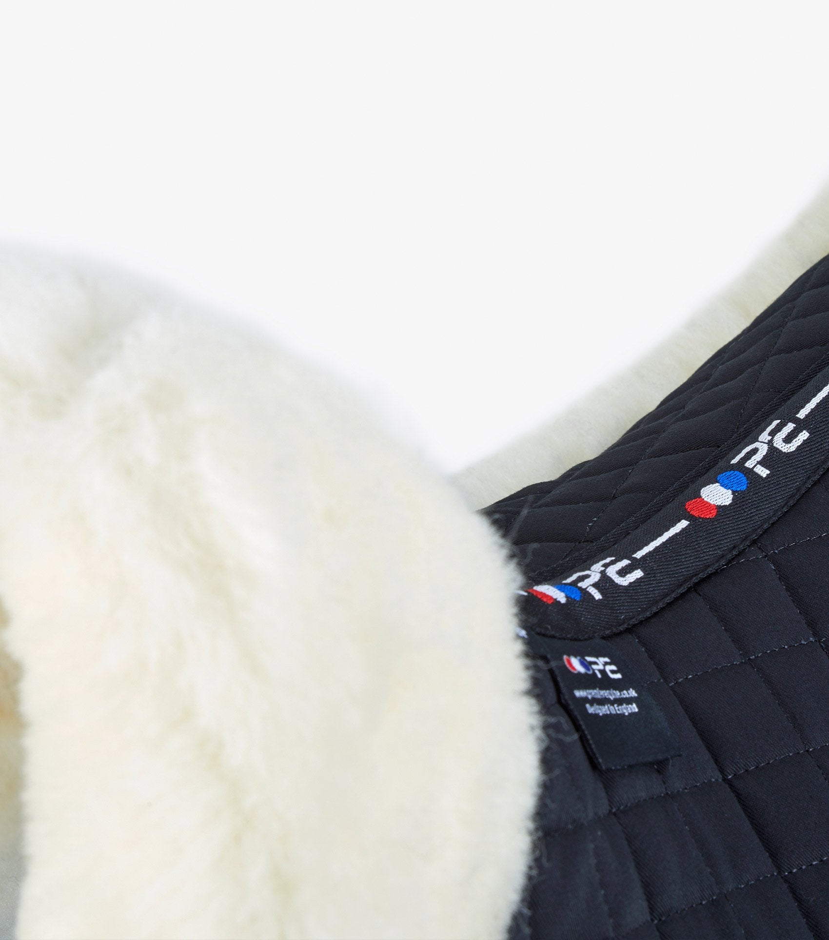 Description:Close Contact Merino Wool European Saddle Pad - GP/Jump Square_Colour:Black/Natural Wool_Position:2